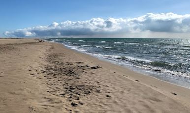 playa de arena nudista